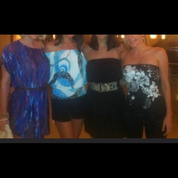 Off shoulder Express top. See photos for fit. - Picture 2 of 4